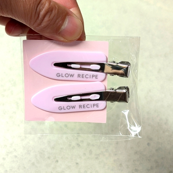 Glow Recipe hair clips - Picture 2 of 2